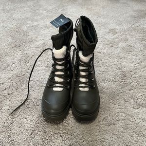 Brand new winter/rain boot.